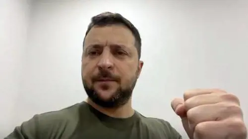 Zelensky sferza Mosca: "Impotente, non lasciamo nessuno nelle sue mani" 