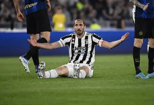 Passerella per Chiellini e Dybala. I due leader salutano senza trofei
