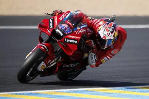 È un'Italia che impenna Ducati e Aprilia davanti e Bagnaia in pole