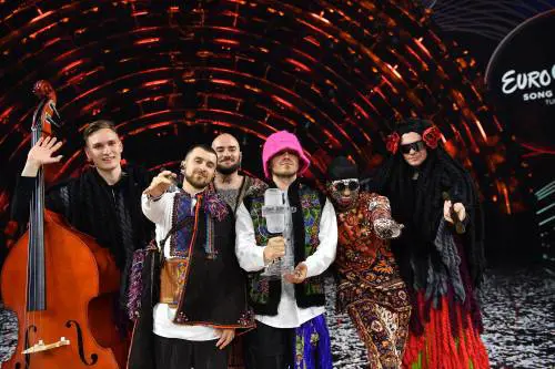 "Questa vittoria è per tutti gli ucraini". All'Eurovision trionfano i Kalush Orchestra