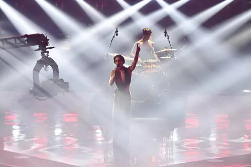 Oltre 100mila casi Covid, virologi contro i concerti (ma solo dei Maneskin)