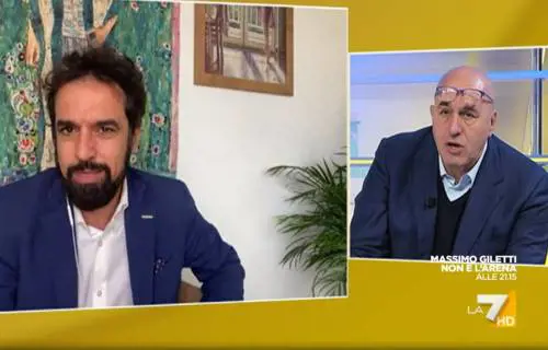 "Studia l'inglese", "Ancora parli?". Lite social tra Crosetto e Giarrusso
