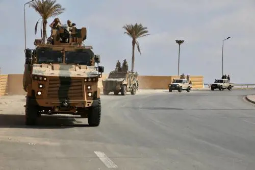 Libia, colpi di mortaio vicino all’ambasciata italiana: cosa sta succedendo
