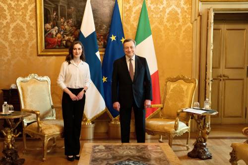 Draghi accoglie la Finlandia: "Con la Svezia subito nella Nato"