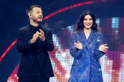 L'Eurovision, il malore e poi il contagio. Cosa è successo a Laura Pausini