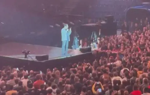 "Non dovete baciare il c... a Putin": le accuse del cantante russo allo zar