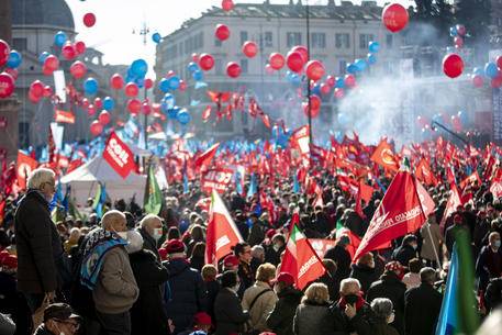 I sindacati per scioperare se le inventano tutte: "Cessate in fuoco in Ucraina"