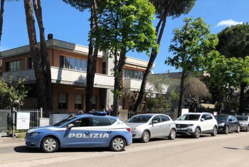 Uccide la moglie. Ferita la figlia, provava a fermarlo