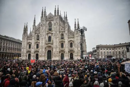 Concerto di Radio Italia. Piazza "chiusa" dalle 14 e 20mila sotto il palco
