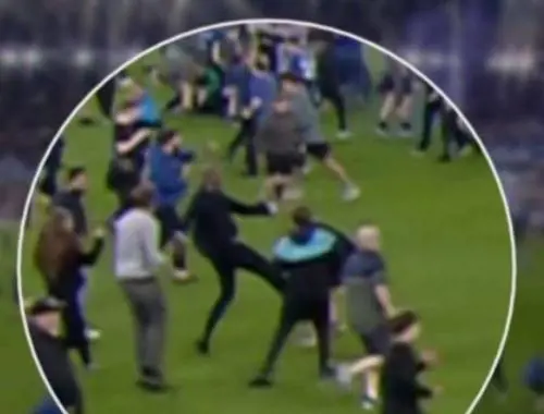 Follia Vieira: prende a calci un tifoso dell'Everton dopo l'invasione di campo