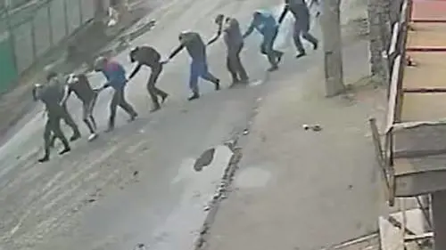 I nuovi video choc dall'inferno di Bucha: così vengono giustiziati gli ucraini