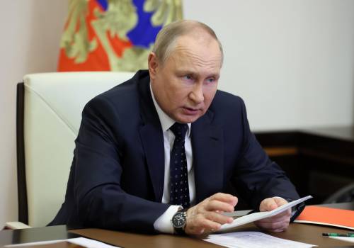Putin stretto tra due fuochi: i falchi vogliono più guerra ma monta l'ira per le sanzioni