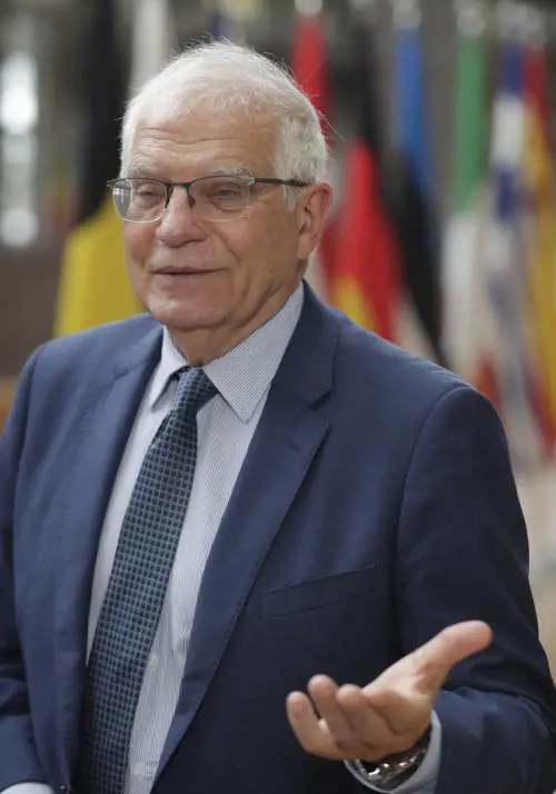 Trame di Borrell sui migranti. Ecco la prova del complotto