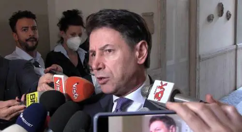 "Lasci la poltrona". Ira di Conte contro Giarrusso: volano i coltelli nel M5s