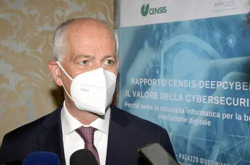 Terzo attacco hacker all'Italia. Colpiti aeroporti e ministeri Il governo: rischio escalation