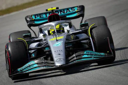 Mercedes, prove di ritorno. E la F1 trema