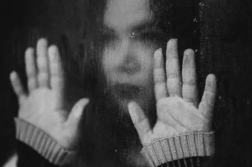 Le milanesi più colpite da ansia e depressione. Allarme adolescenti
