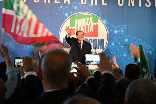 Berlusconi rinnova Fi: "Venite insieme a noi siamo a braccia aperte"