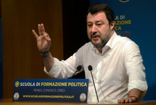 "Diciamo no a nuove tasse". Salvini attacca Bruxelles e litiga ancora con la sinistra