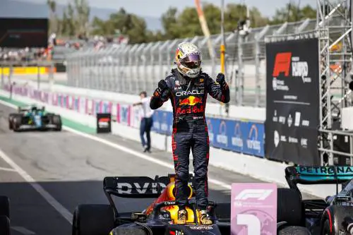 Leclerc tradito dalla Rossa. Problemi in Ferrari: l'affidabilità e... Sainz