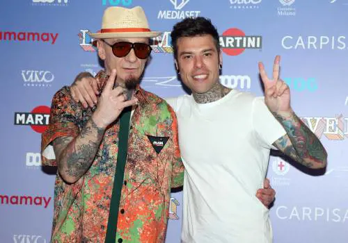 Svelato il progetto benefico di Fedez e J-Ax. Il rapper: "Per la mia salute non potrei farlo ma..."