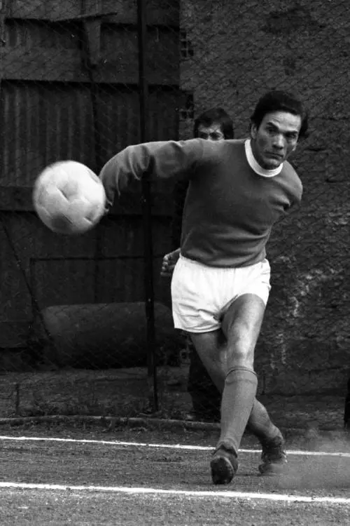 Le foto inedite che raccontano la passione calcistica di Pasolini