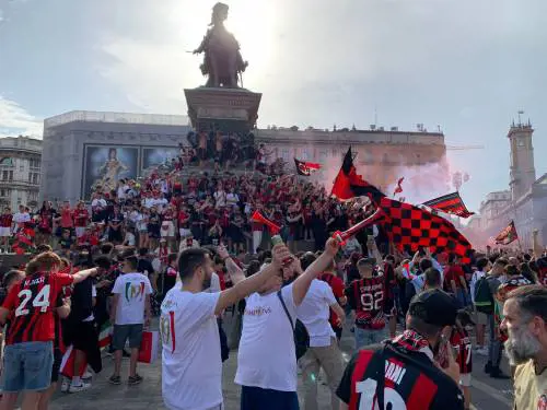Ore 18.15 la gioia rossonera. Boati per Ibra, sfottò ai cugini