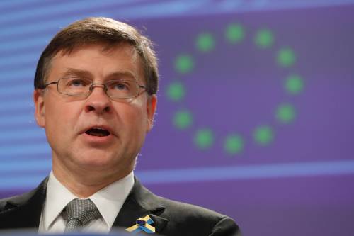 "Ridurre il debito": l'agguato di Dombrovskis all'Italia 