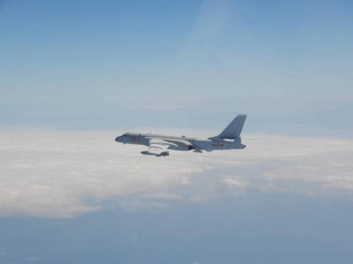 "Invaso il nostro spazio aereo": l'affondo di Cina e Russia che alza la tensione