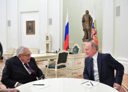 La profezia di Kissinger: "Solo così può finire la guerra"