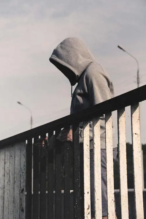 L'incubo di un uomo stalkerato dalla moglie: "Ho smesso di dormire"