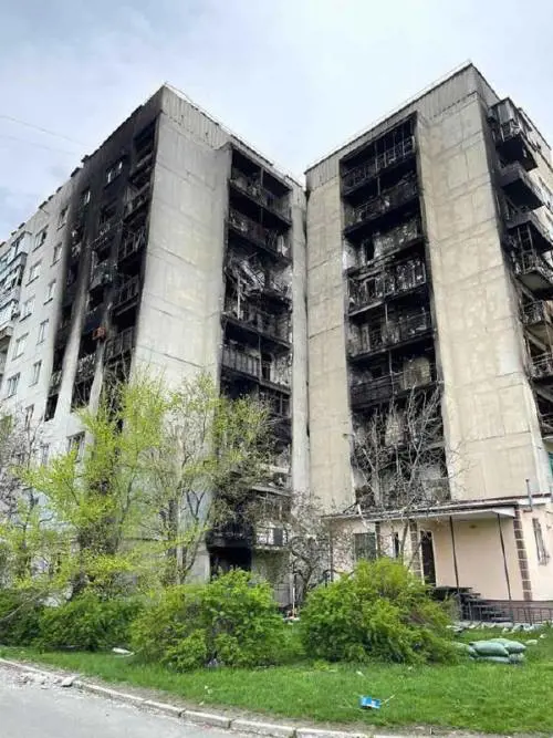 Tra le ceneri del Lugansk. E nel rifugio degli ucraini spuntano i mortai italiani