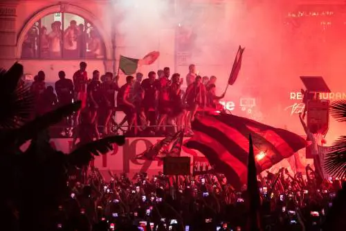 Un Milan "incredible". Il Diavolo accende la passione nella famiglia Singer