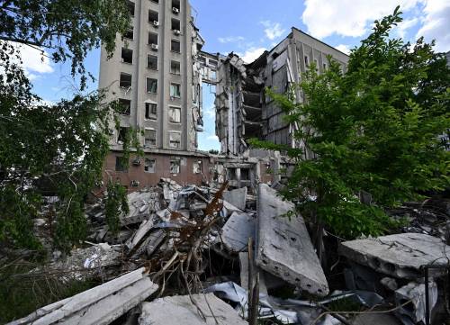 "Sfondate le difese ucraine nel Lugansk" | La diretta della guerra