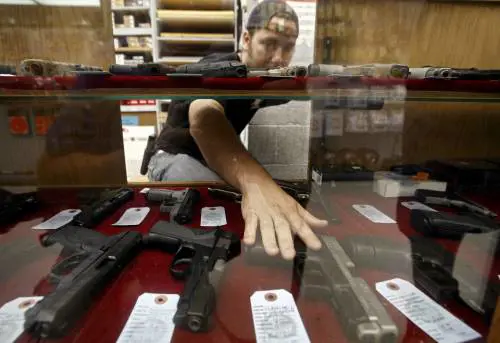 Cosa si nasconde dietro l'ossessione degli americani per le armi