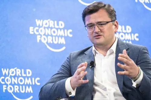 La mossa Ue: stop ai visti per i russi