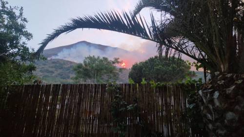 "Le riprese della fiction non si fermano": Stromboli nel caos dopo l'incendio