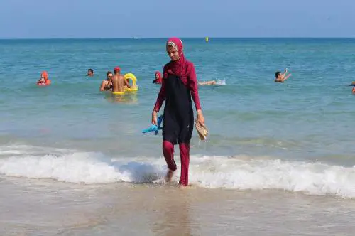 Proteste agli storici bagni Pedocin: "Niente burkini"