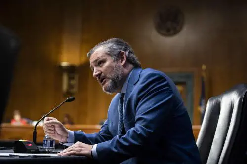 "Fai politica". E Ted Cruz abbandona l'intervista