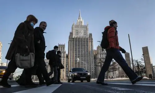 La Russia è vicina al default, ma il rublo non crolla: ecco perché