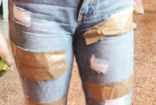 Jeans strappati a scuola, la preside rilancia: "Vorrei le divise"
