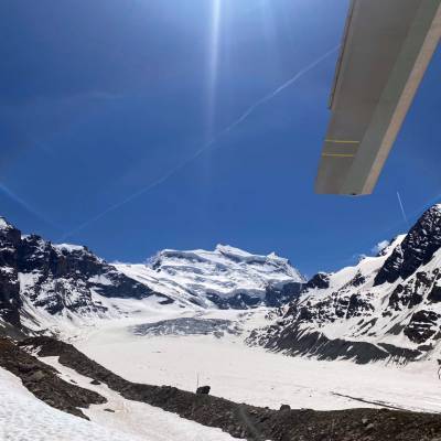 Crollo sul ghiacciaio tra Italia e Svizzera: travolti 17 alpinisti, 2 morti