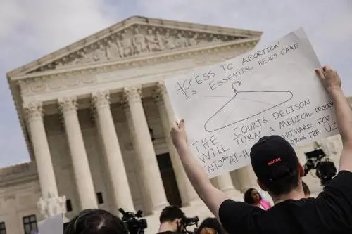 È scontro sull'aborto nel feudo progressista di Los Angeles