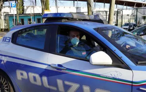 Una pattuglia della polizia a Firenze