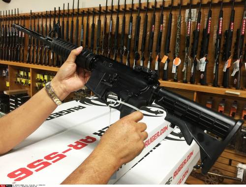 "Venduti otto milioni di fucili". Cosa si cela dietro l'AR-15, l'arma delle stragi