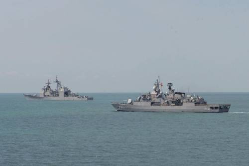 "Missione navale per scortare le navi". Il piano Ue per salvare il grano ucraino