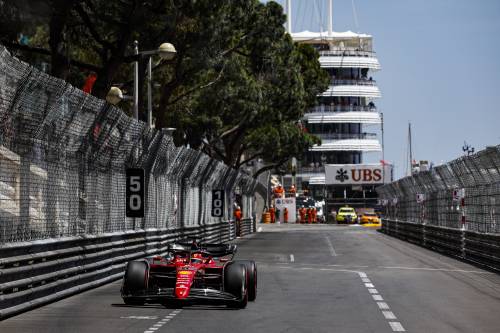 Leclerc in pole a Monaco: prima fila tutta Ferrari con Sainz secondo