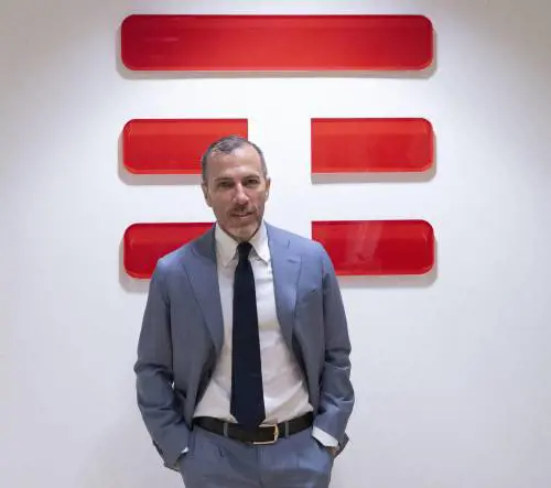 Fitch bacchetta Tim: "Troppi debiti"