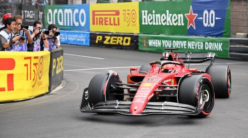 Prima fila tutta Ferrari. Due Rosse in casa Leclerc. E Verstappen è avvisato