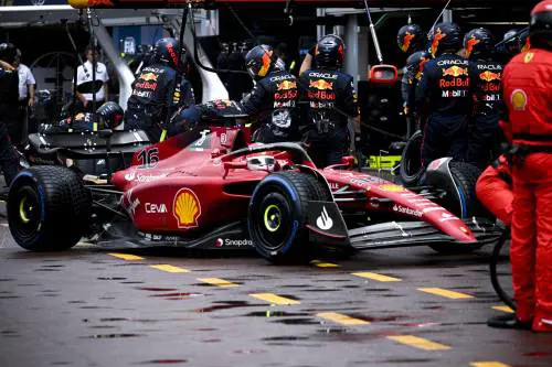 Il sabato non è la domenica... Ferrari, ora scegli Leclerc